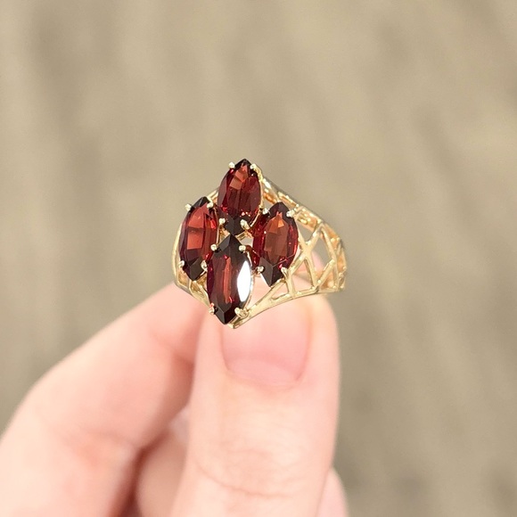14K Garnet Marquise red natural cluster flower filigree thick yellow gold ring - Picture 3 of 12